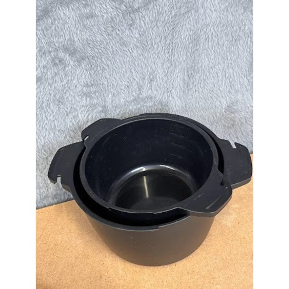Pampered Chef Micro-Cooker Set 1qt‎ and 2qt Black Microwave Steamer with Lids